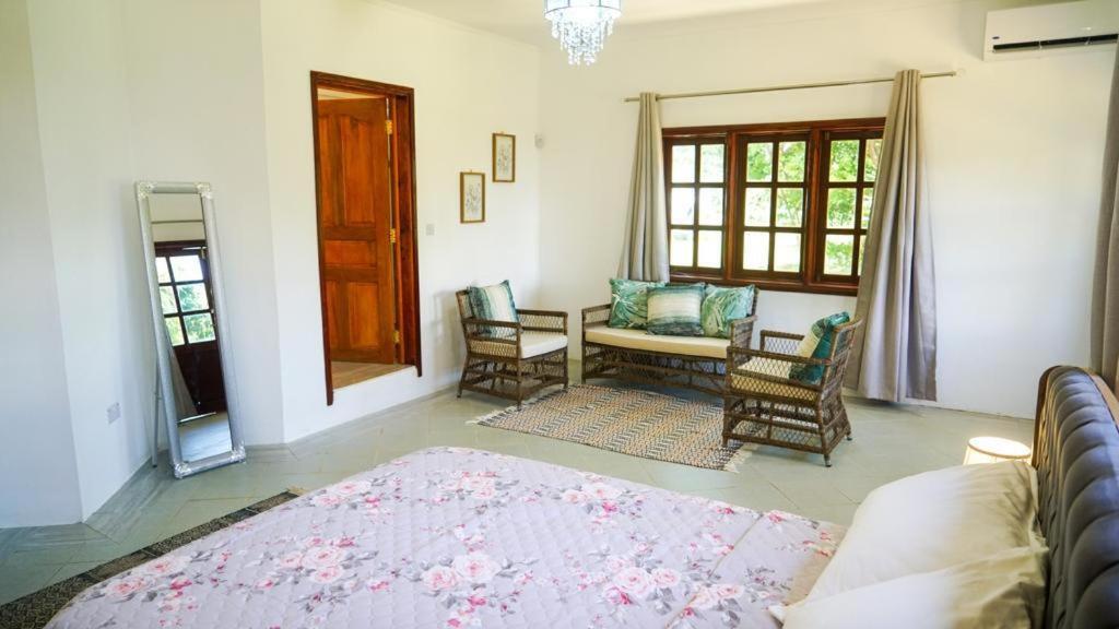 Ogumka, Self Catering , Beoliere, Mahe Hotel Victoria Kültér fotó